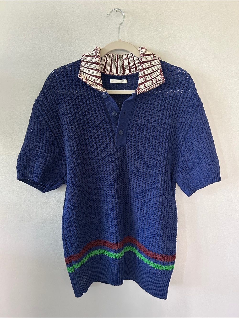 Zara Men’s Navy V‑Neck Short‑Sleeve Open Knit Sweater with Multicolor Hem Size L
